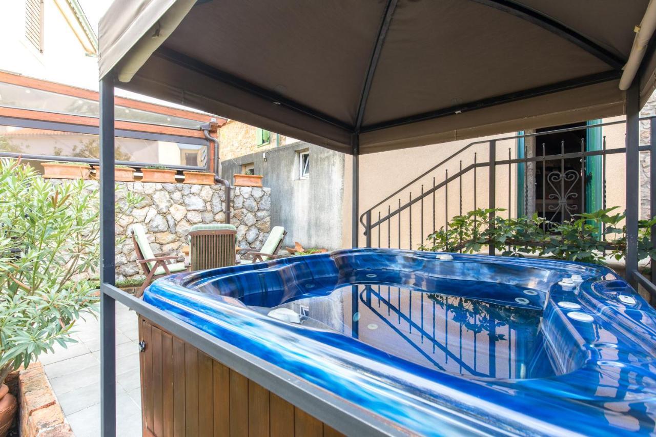 Holiday Home Bozanic Vrbnik Bagian luar foto