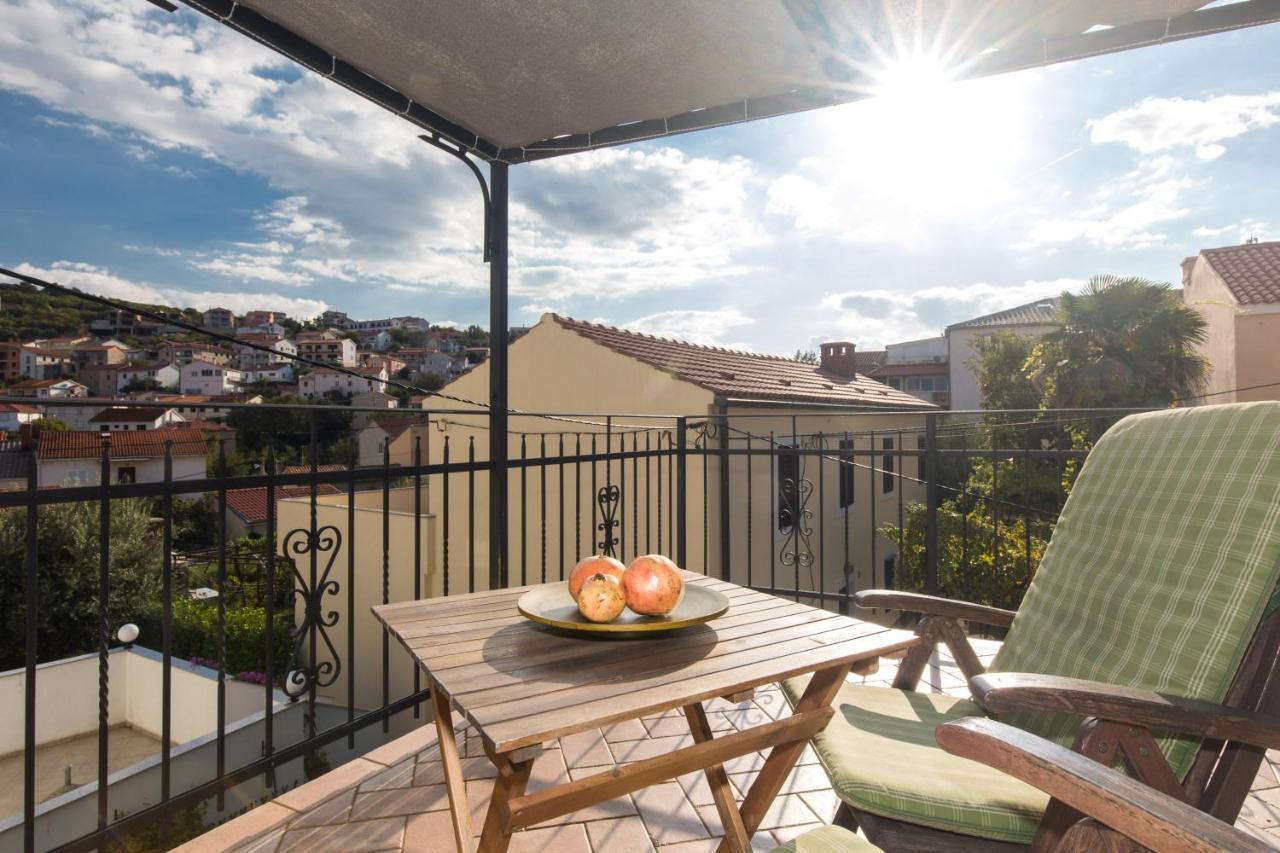 Holiday Home Bozanic Vrbnik Bagian luar foto